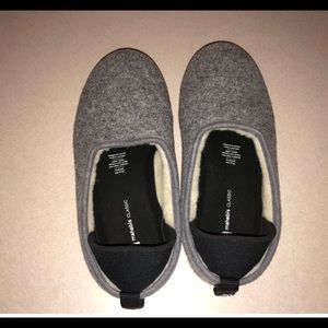 Mahabis slippers never worn